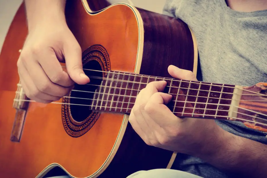 aplicaciones para aprender a tocar guitarra